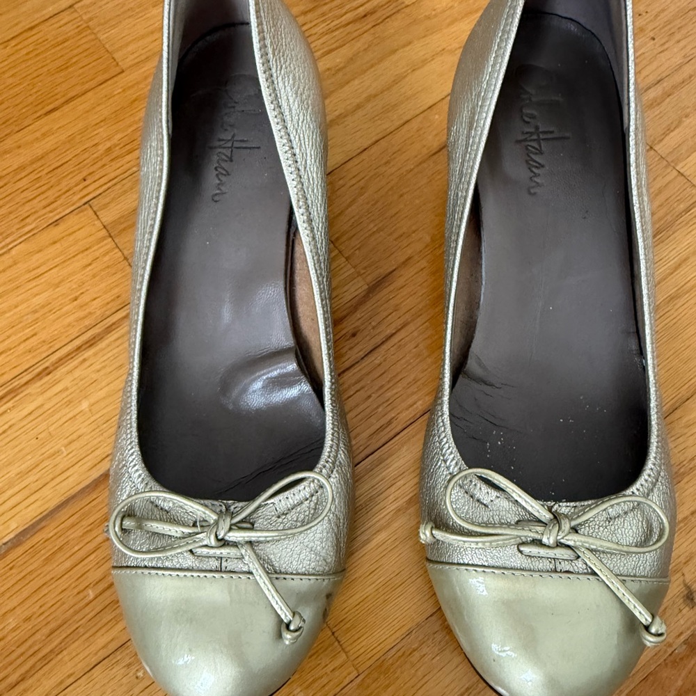 Cole Haan Women's Gold Leather Pumps size 8
